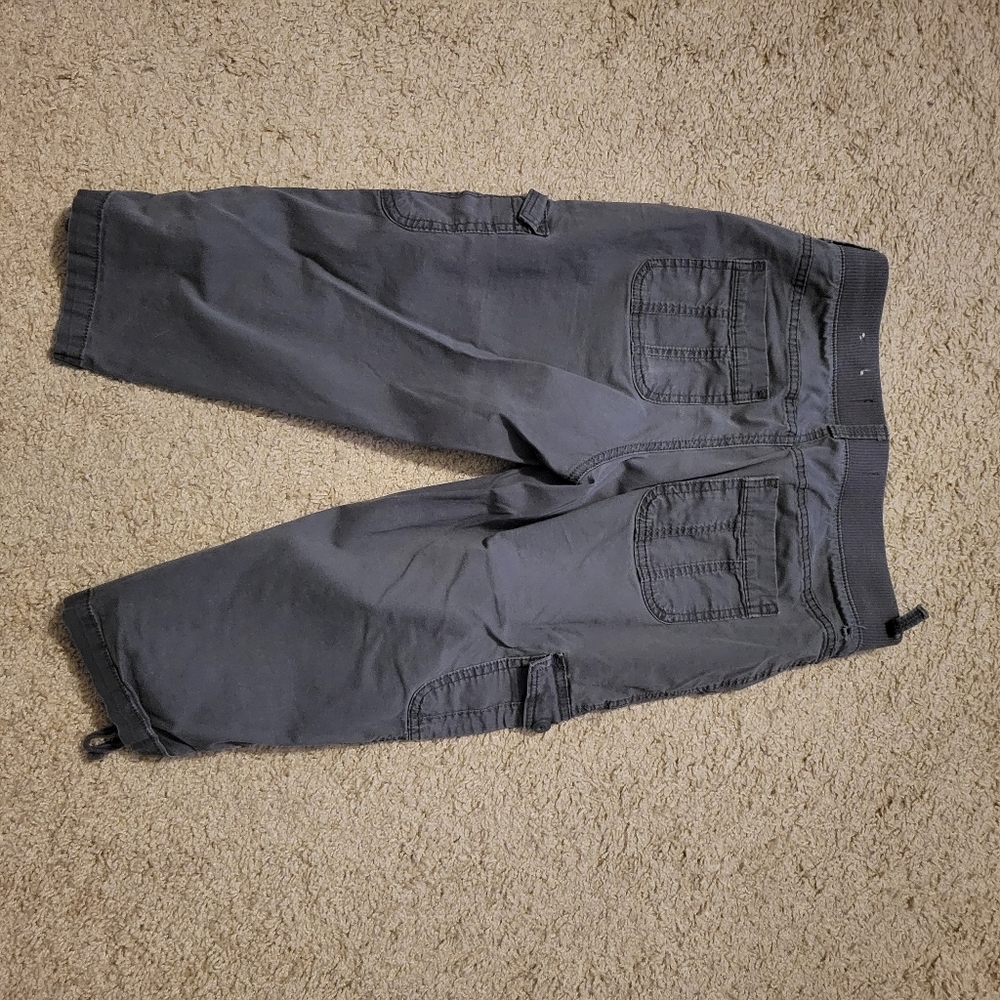 Blue-gray Capri pants